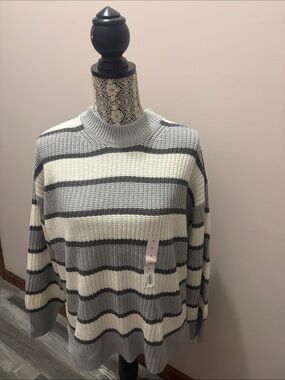 Kohl's woman’s Crewneck Striped Sweater in Gray & White